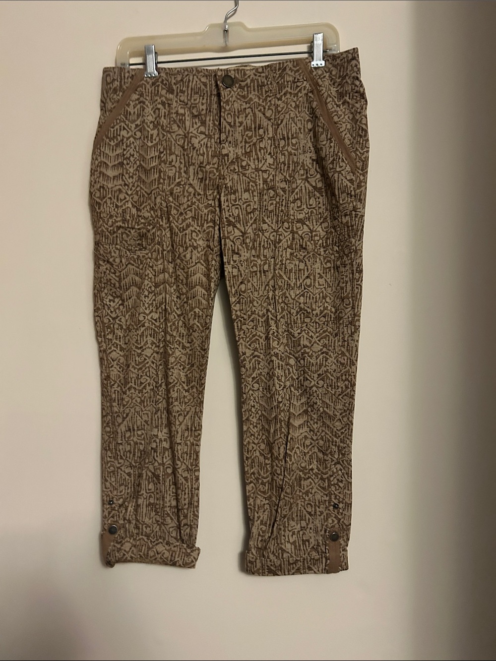Democracy Flex-ellent women’s brown/tan cropped cotton pants. Size 6